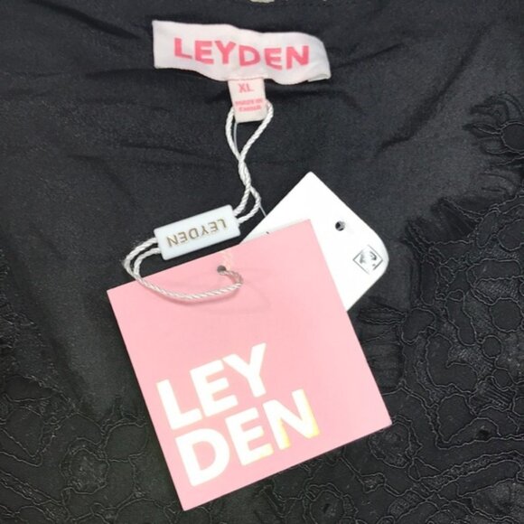 NORDSTROM SIGNATURE Striped V-Neck Tee - Picture 5 of 6